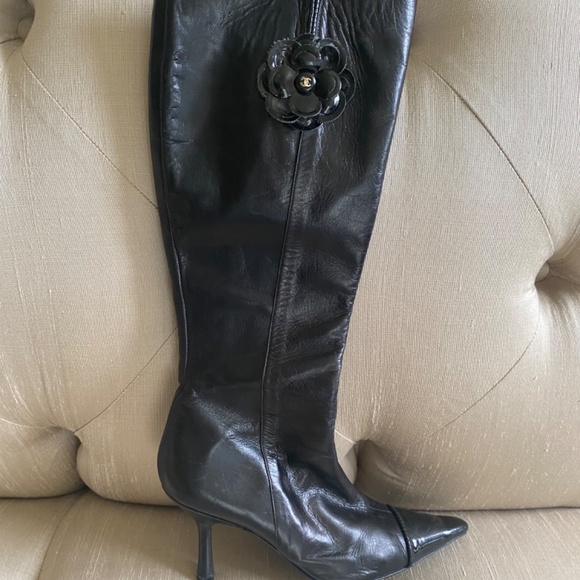 CHANEL LEATHER CAMELLIA FLOWER KNEE-HIGH BOOT. 36.5.  GREAT CONDITION. - Picture 8 of 13